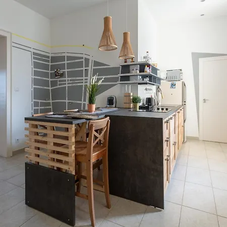 Art Downtown Styled By A Local Designer Appartement Budapest